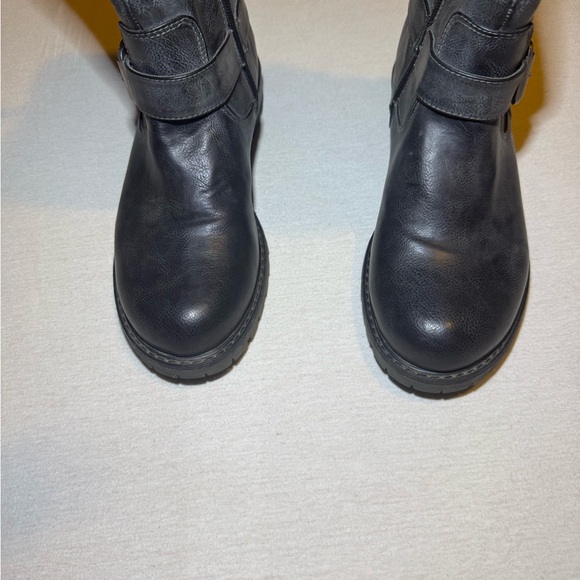 Guess Black Boots with Embossed G Logo - Picture 2 of 4